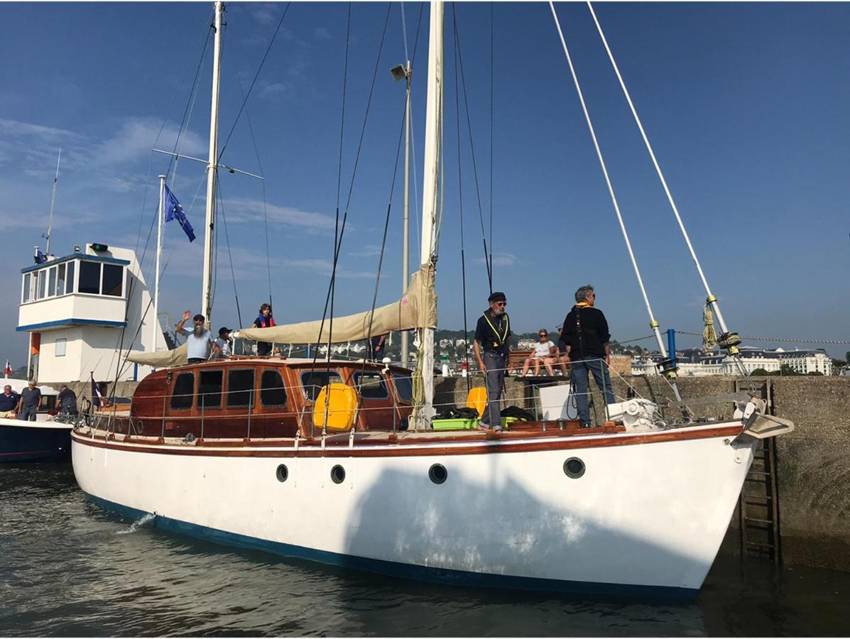 Port Deauville Yacht Vintage Esterno foto