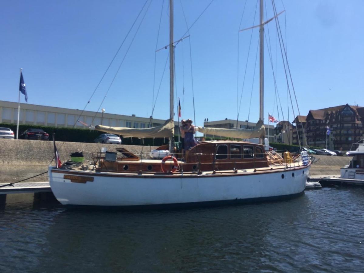 Port Deauville Yacht Vintage Esterno foto