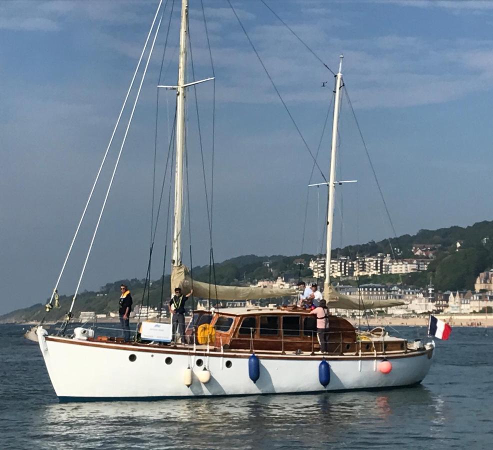 Port Deauville Yacht Vintage Esterno foto