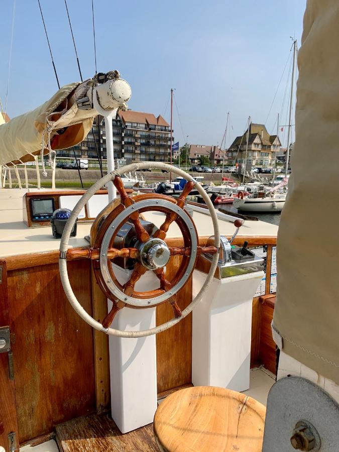 Port Deauville Yacht Vintage Esterno foto